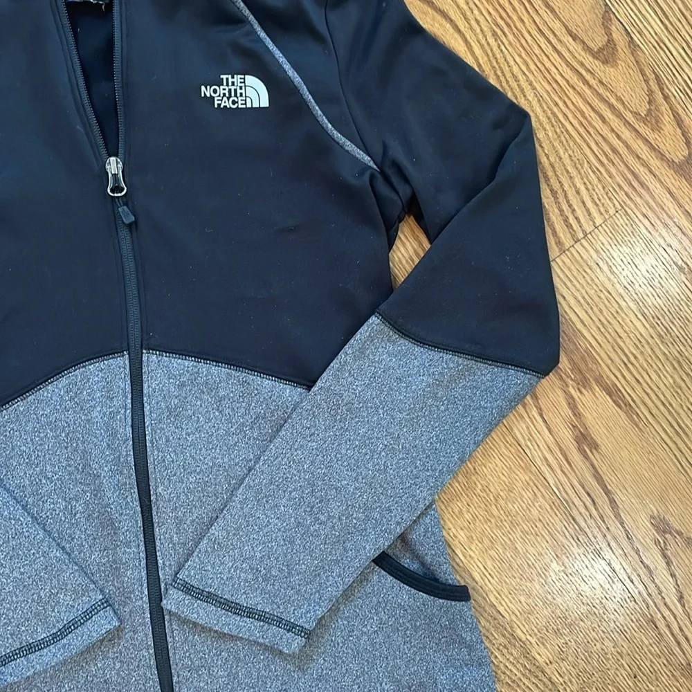 Women’s The North Face Zip Up Jacket/Coat. Size S/P. Excellent Condition.